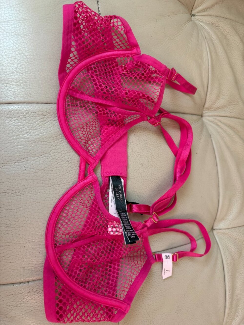 Victoria's Secret Very Sexy Strappy Fishnet Open Cup Low Cut Demi Bra MSRP $55 N